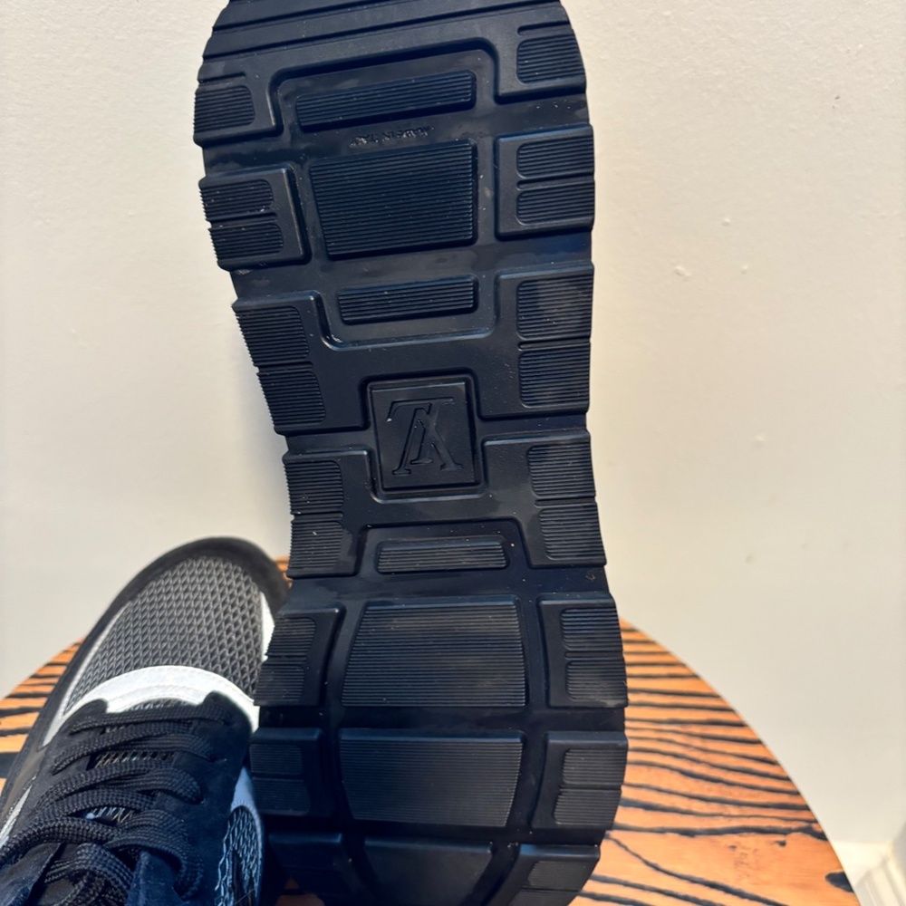 Louis Vutton Mens Sneakers - Picture 5 of 5